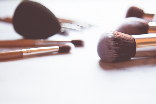 Make-up brushes made from recycled hair